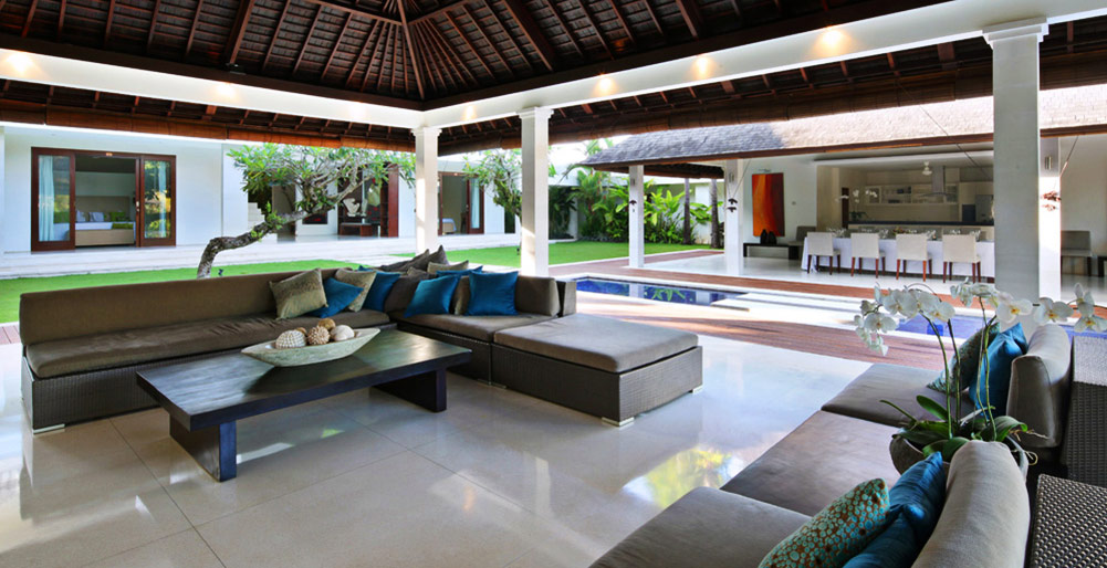 Villa Asante - Living area view to pool